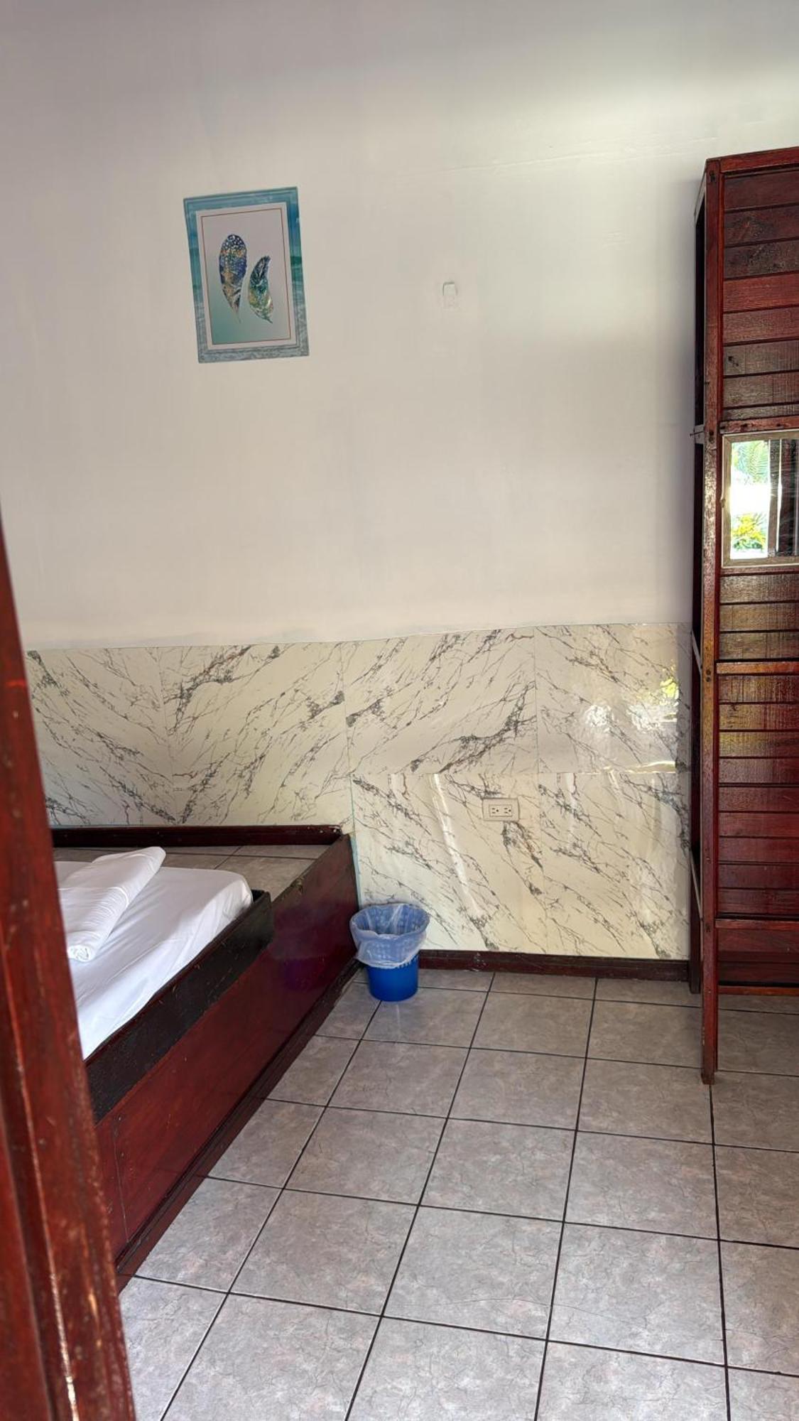 Costa Linda Art Hostel Manuel Antonio Exterior photo