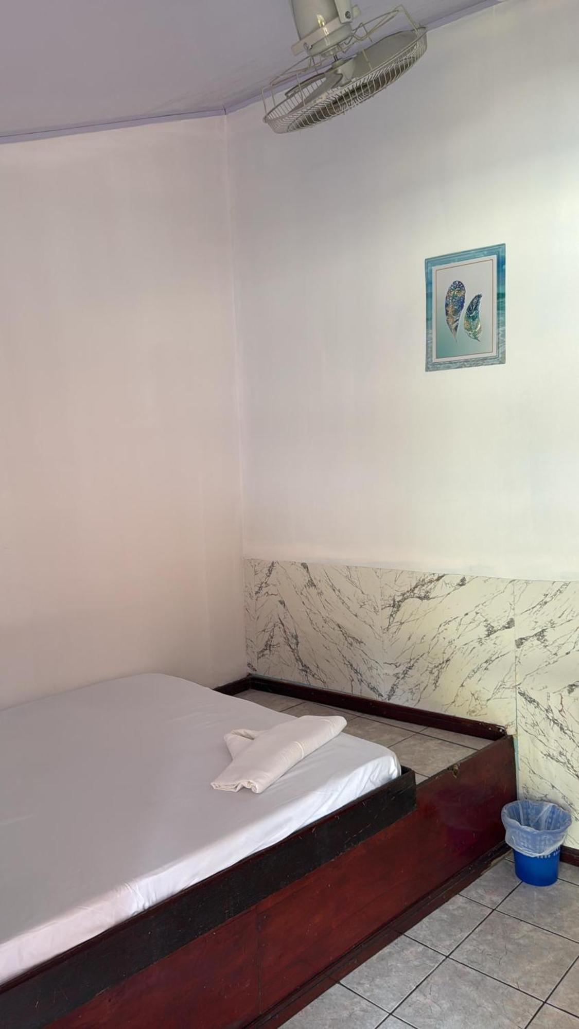 Costa Linda Art Hostel Manuel Antonio Exterior photo